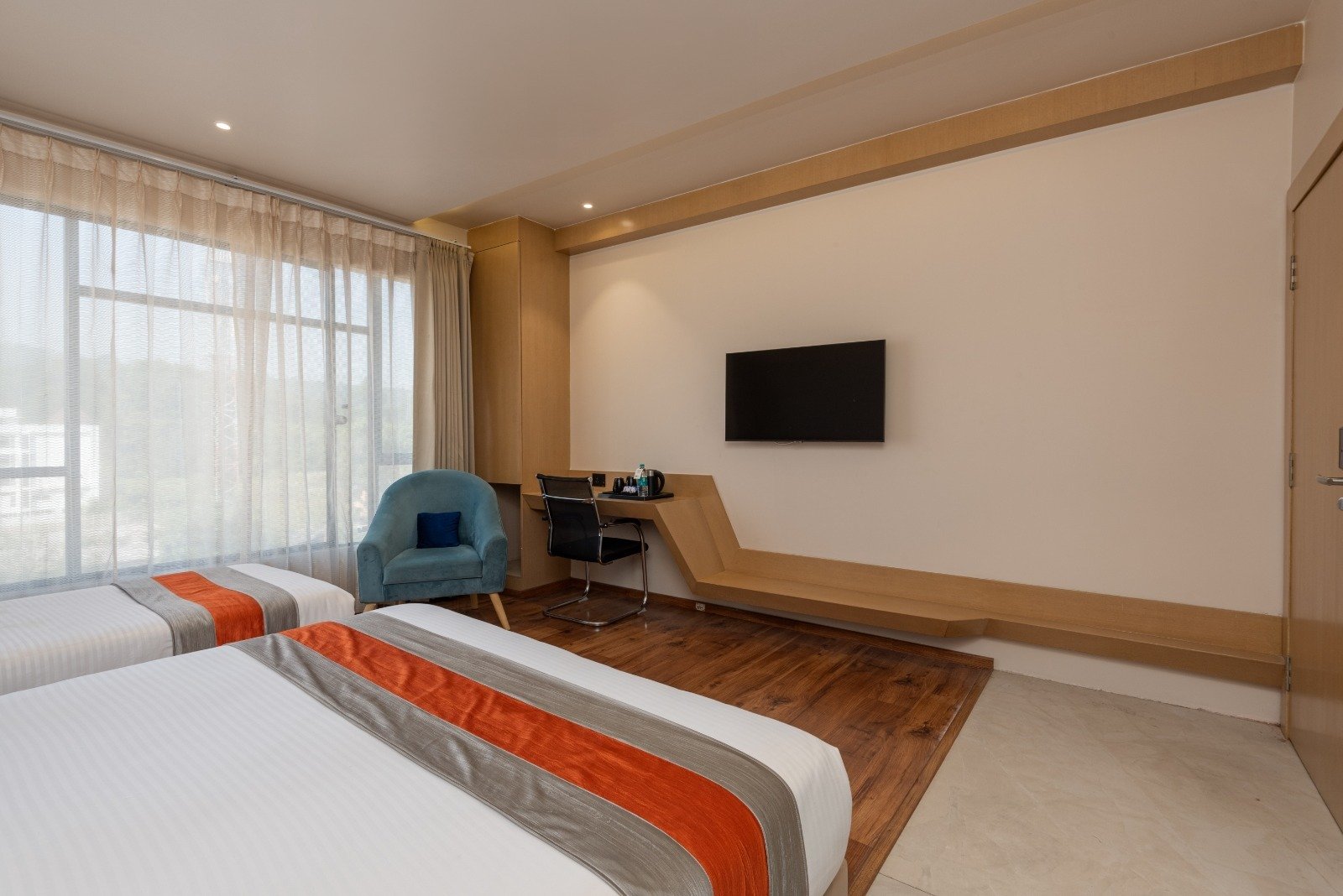 Indoor team games for corporate groups near Corbett